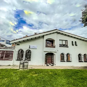 Отель Hotel Mendoza Boutique - Cerca Aeropuerto El Dorado, Богота